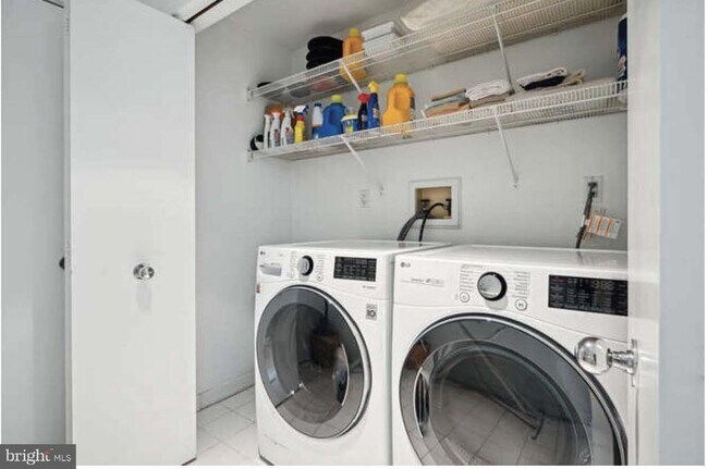 Building Photo - 4527 Q Pl NW