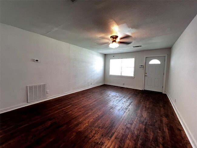 Building Photo - 1823 Rosalee St