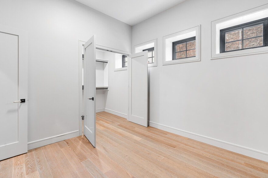 Building Photo - 1810 N Wells St