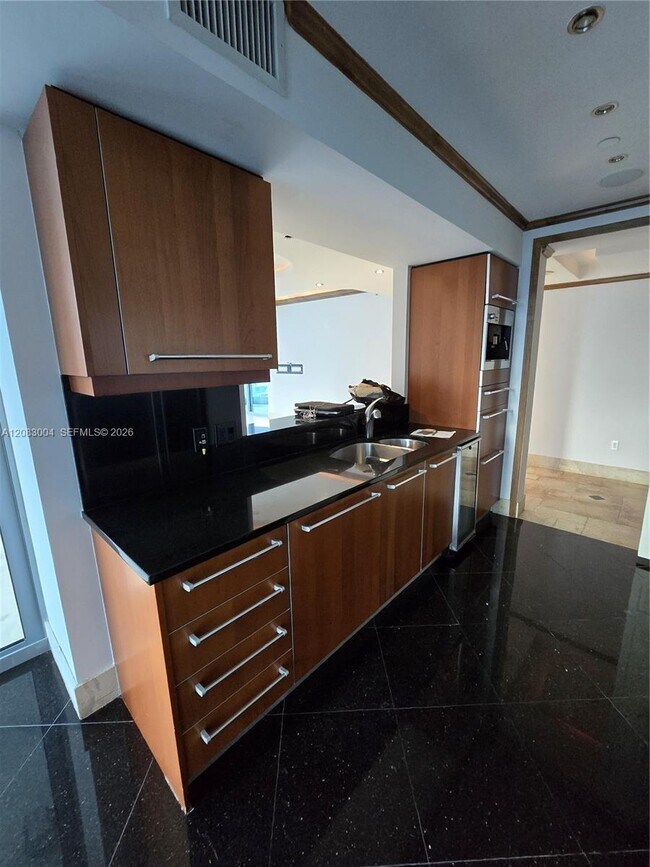 Building Photo - 1331 Brickell Bay Dr