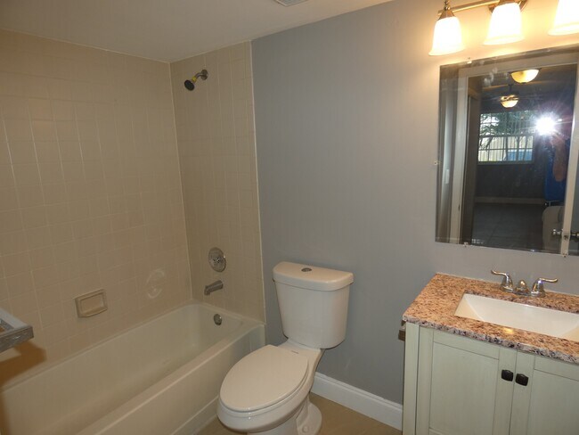 Building Photo - 2803 N Oakland Forest Dr