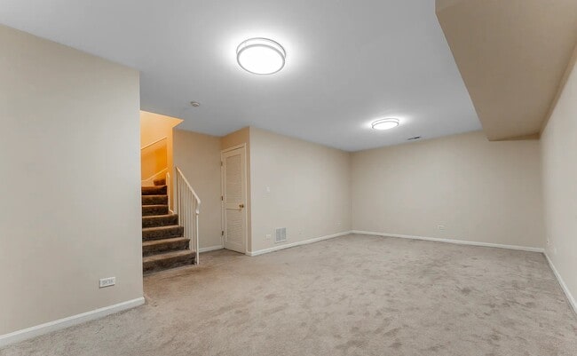 Building Photo - Modern & Spacious Rental Unit Available