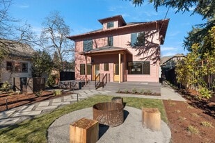 Building Photo - 2245 SE Brooklyn St