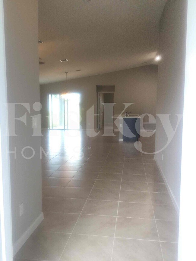 Building Photo - 3549 SW Rosardo St