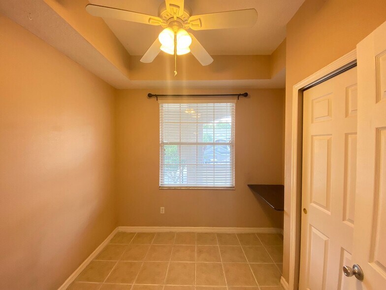 Building Photo - Beautiful 2/2 Condo in North Shore at Lake...