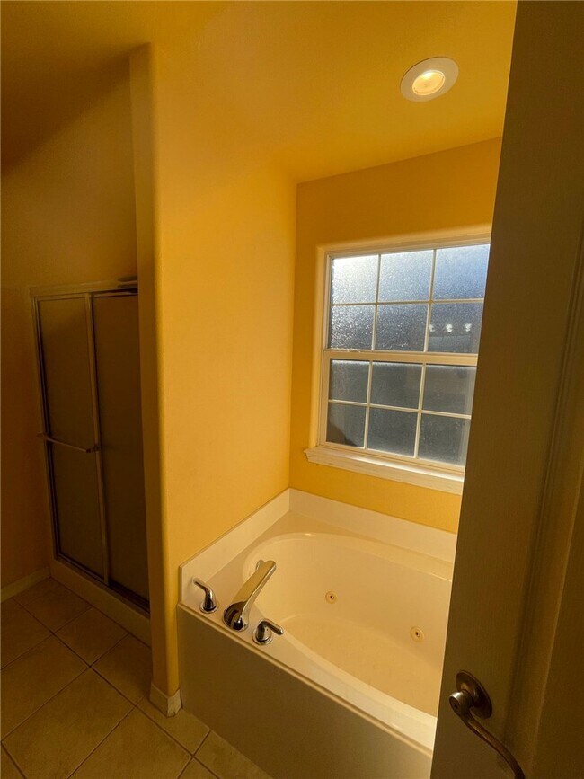 Building Photo - 143 Fox Run Cir