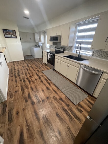 Building Photo - 4609 Elgin Ave