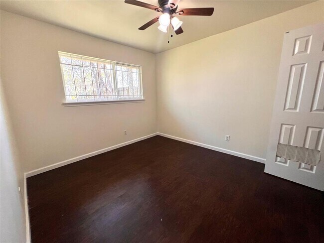 Building Photo - 3514 Sparrow St