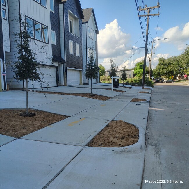 Building Photo - Dwellings on Del Rio