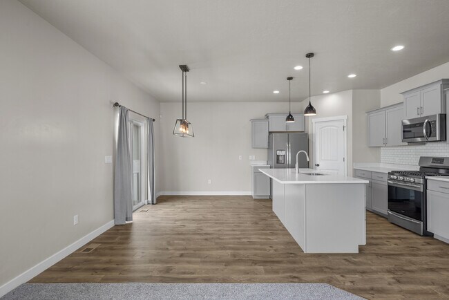 Building Photo - 554 S Church Dr
