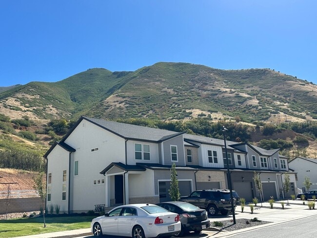 Building Photo - 5260 Acacia Dr