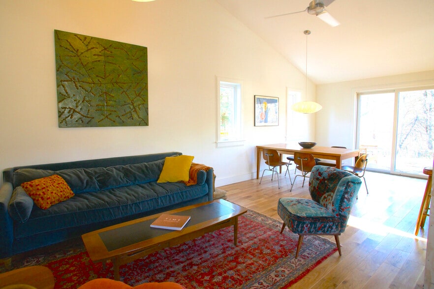 Living room - 1017 Creek Locks Rd