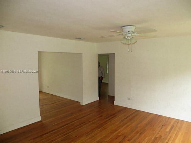 Building Photo - 5851 SW 28th St