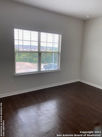 Building Photo - 10329 Lynwood Vlg