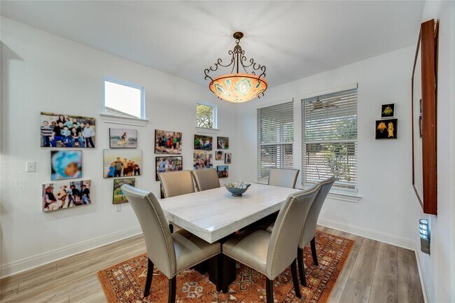 Building Photo - 331 Kitty Hawk Rd
