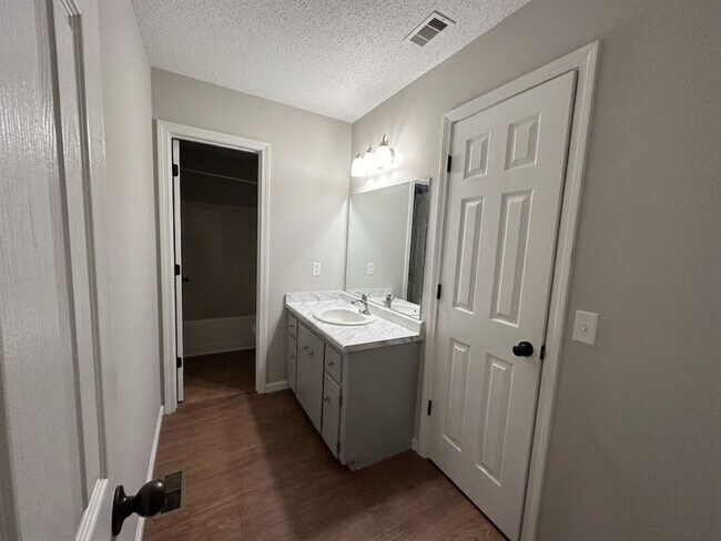 Building Photo - 997 Ridgeland Dr