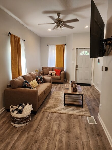 Building Photo - 4047 Harrison St