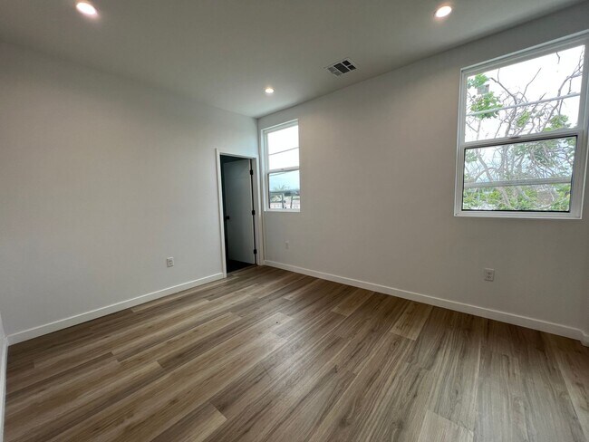 Building Photo - 5526 Blackwelder St