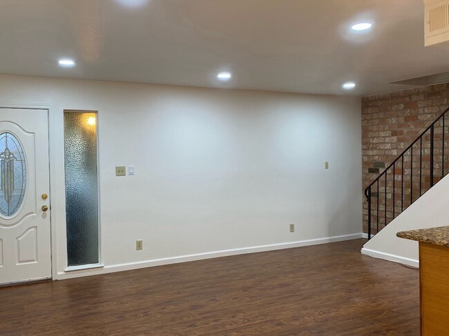Building Photo - 5590 Judith St