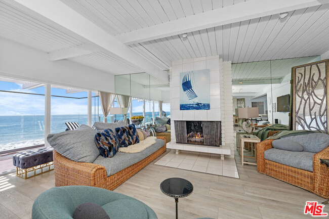 Building Photo - 27060 Malibu Cove Colony Dr