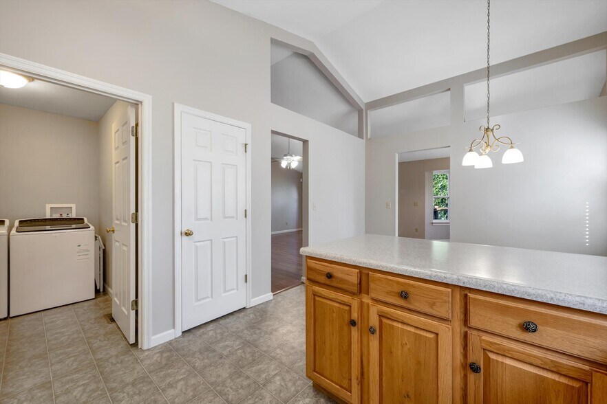 Building Photo - 1583 Briarchase Dr