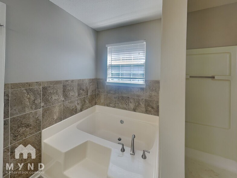 Building Photo - 206 Brandon Ridge Cir
