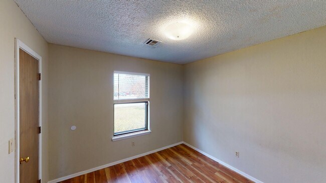 Building Photo - 2842 115th St