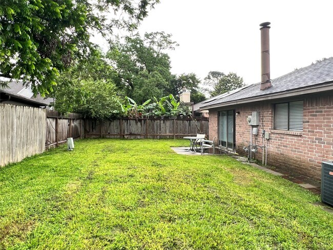Building Photo - 21414 Park Run Dr