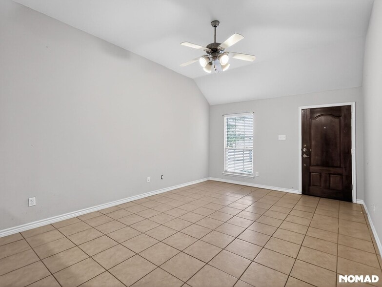 Building Photo - 2131 Colby Ln