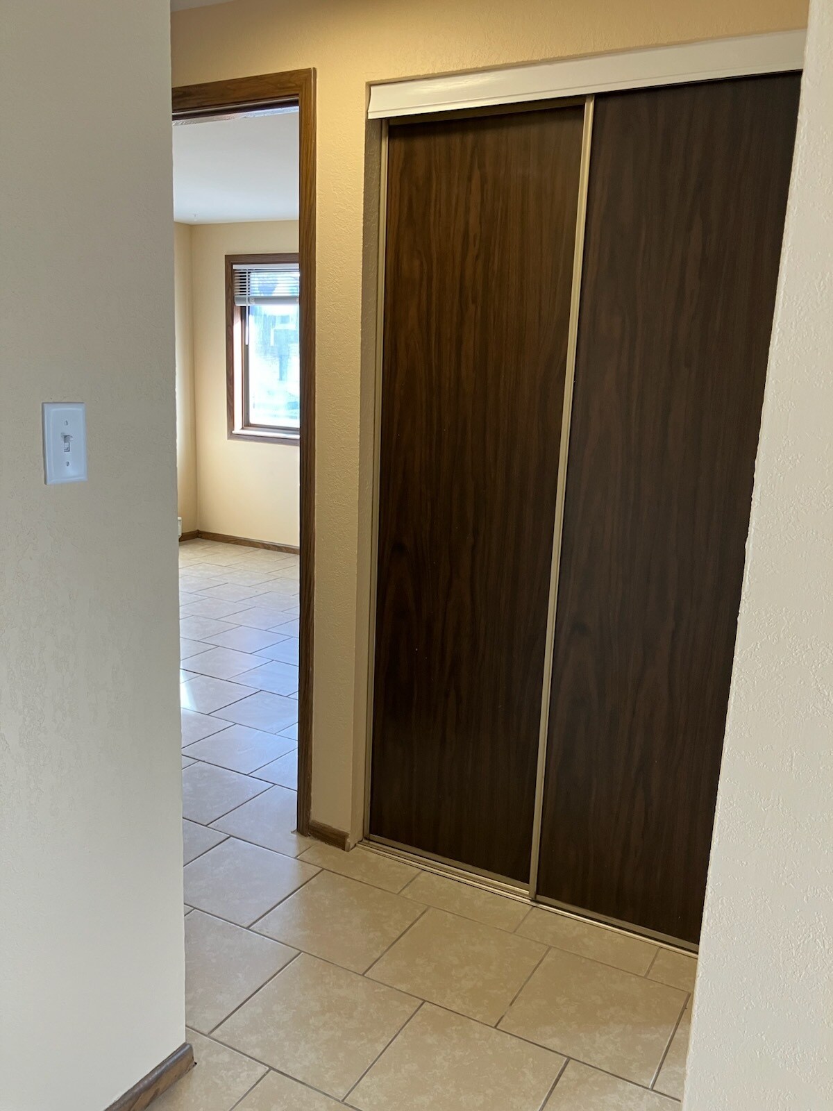 Building Photo - 370 Villabrook Dr