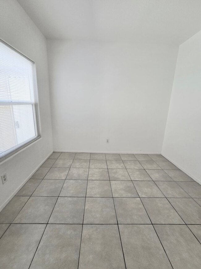 Building Photo - Gated Westpark Townhome | 3 Bed | 3 Bath | 2-Car Garage