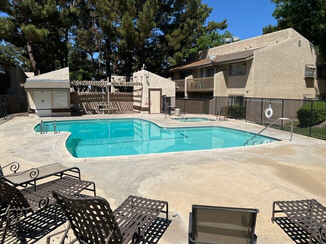 Building Photo - 1251 S Meadow Ln