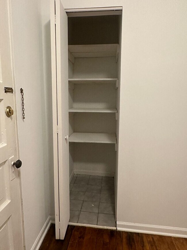 Building Photo - Beautiful 1 Bed Apartment in North Center/ Ravenswood Area Available September 1st