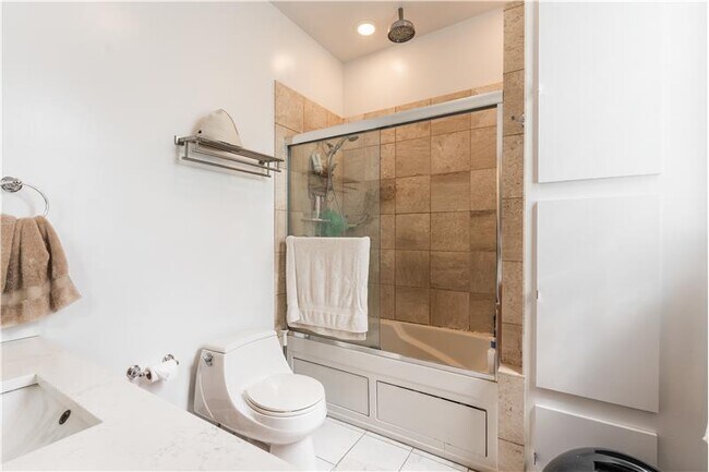 Building Photo - 1407 N Wicker Park Ave