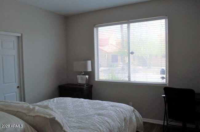 Building Photo - 10732 N 113th St