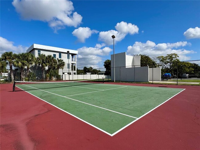 Building Photo - 9205 Tudor Dr