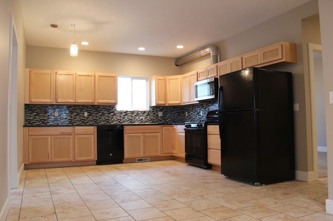 Building Photo - 226 Valley Ave SW