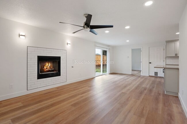 Building Photo - 20160 Quinalt Dr