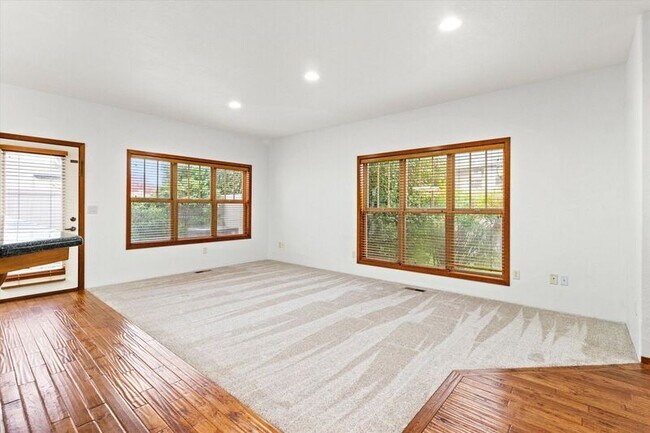 Building Photo - 3126 Alameda St