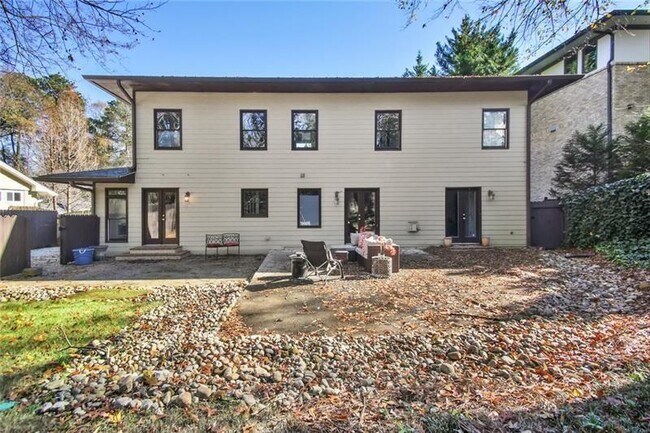 Building Photo - 1930 Wildwood Pl NE
