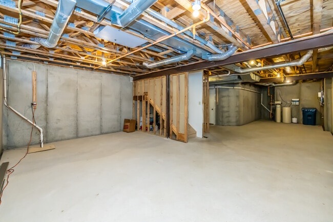 Building Photo - 145 Madison Way