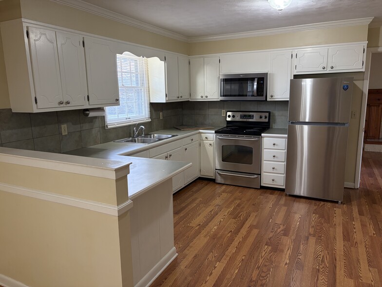 Building Photo - 16348 Woodcliffe Dr