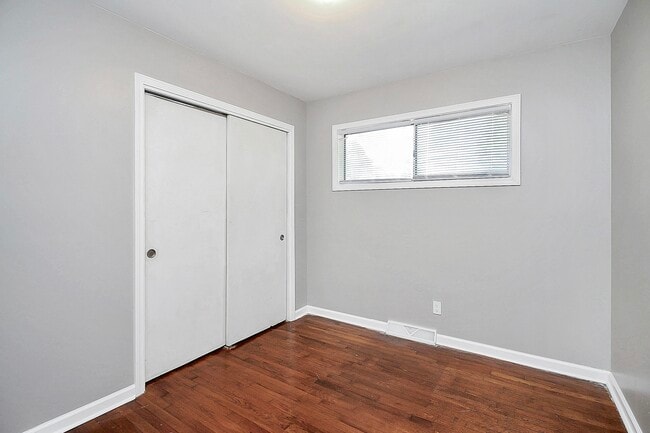 Building Photo - 2244 English Dr