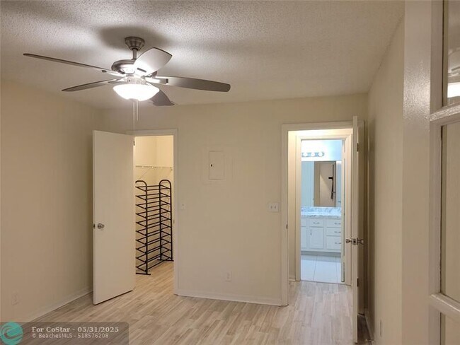 Building Photo - 3330 Pinewalk Dr N