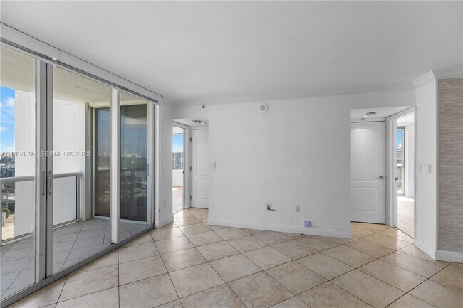 Building Photo - 1800 Sunset Harbour Dr