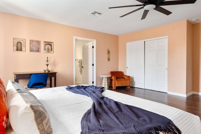 Building Photo - 6235 E Thunderbird Rd