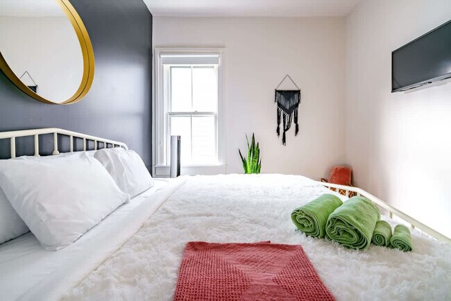 Building Photo - 241 W Water St