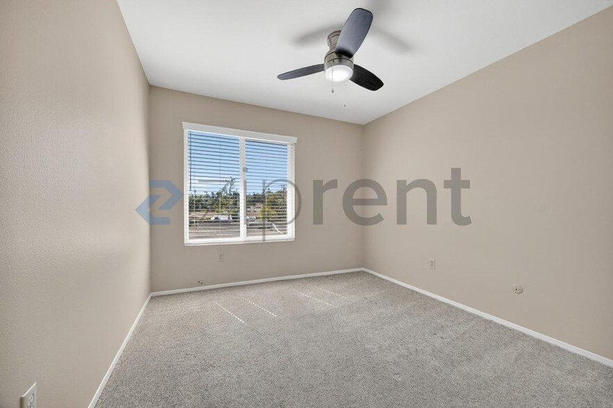 Building Photo - 1665 Hawk Ridge Pl