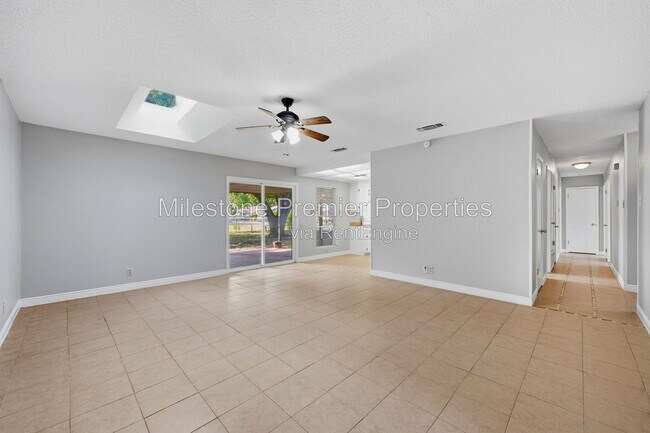 Building Photo - 1312 Churchill Way W