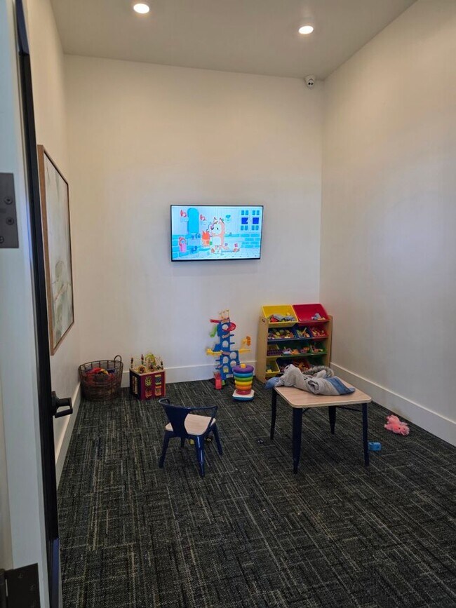 Building Photo - Spacious 4-Bedroom Home in Highly Sought-After Summerfield Community!